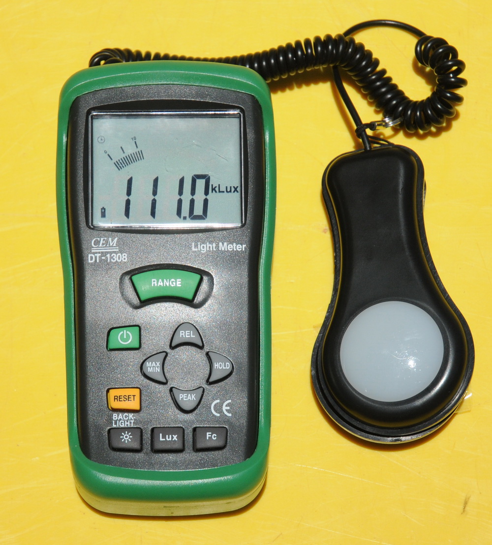 Light Meter in afternoon sun - 111 kLux