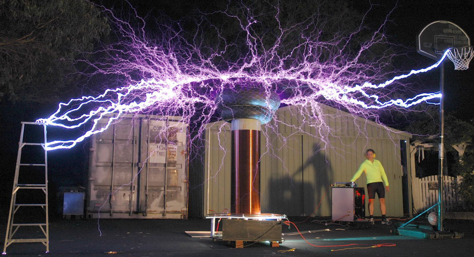 Tesla Coil 18 inch diameter to basket ball hoop and ladder