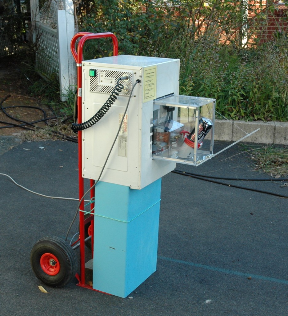 Can crusher display using pulsed magnetic field used at the Gravity Discovery Centre
