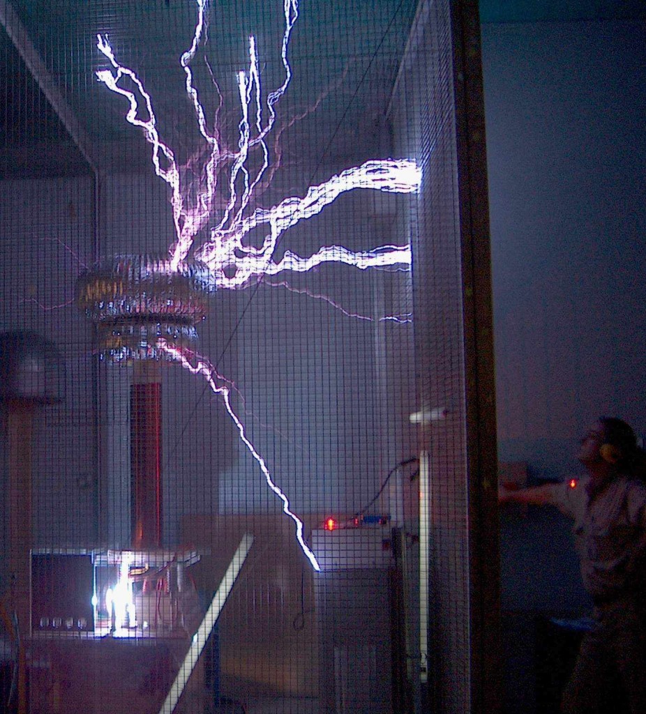 New coil with sparks of almost 4 feet.