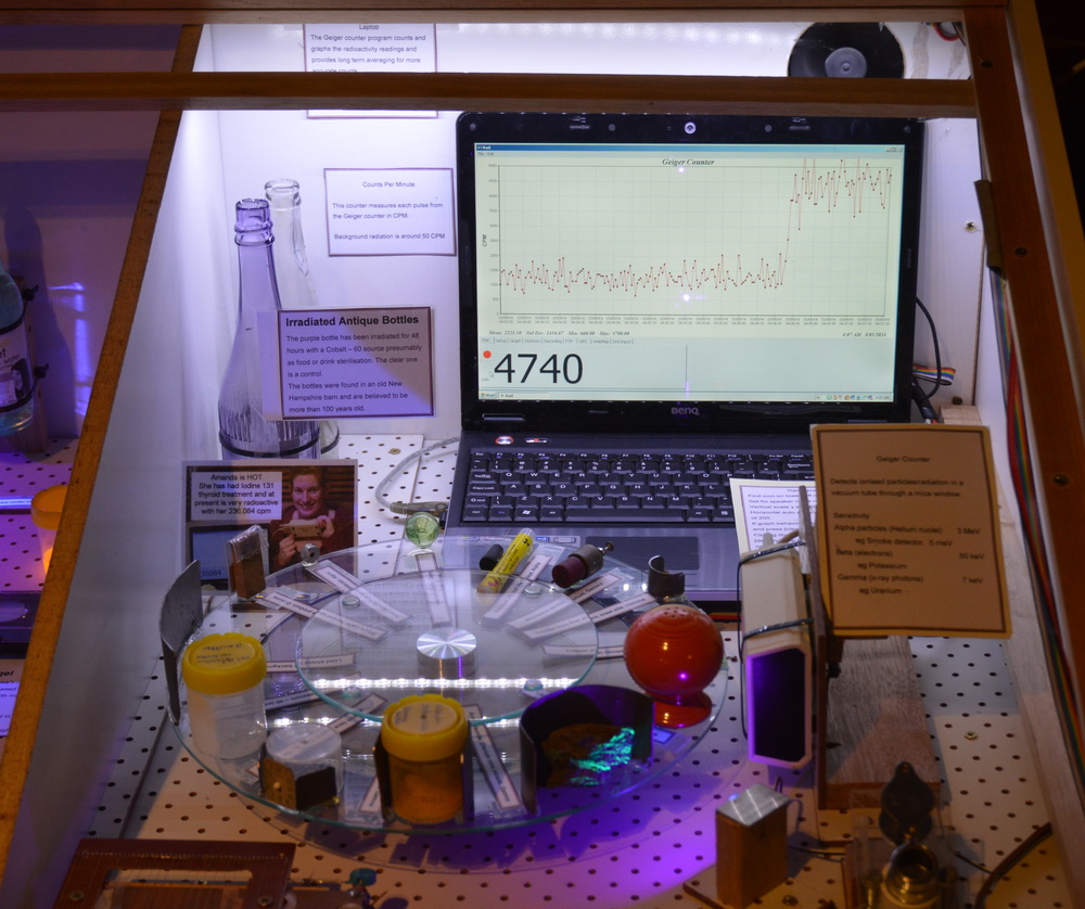 Radioactivity display with 12 specimens on a rotating platter passing the Geiger counter in turn