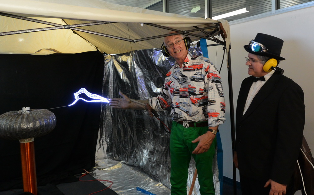 Dr Karl meets Dr Electric at the South West Science Spectacular