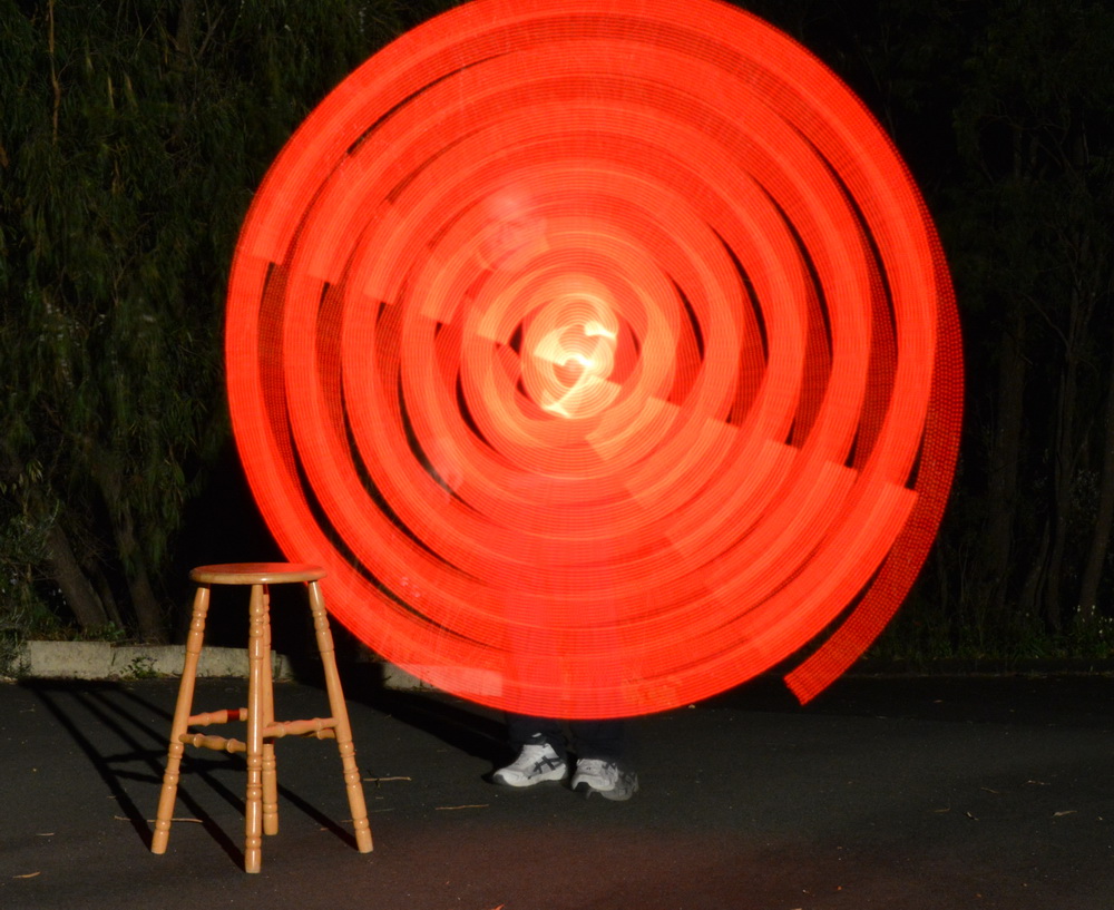 Pixelstick lightpainting rotating a red pattern