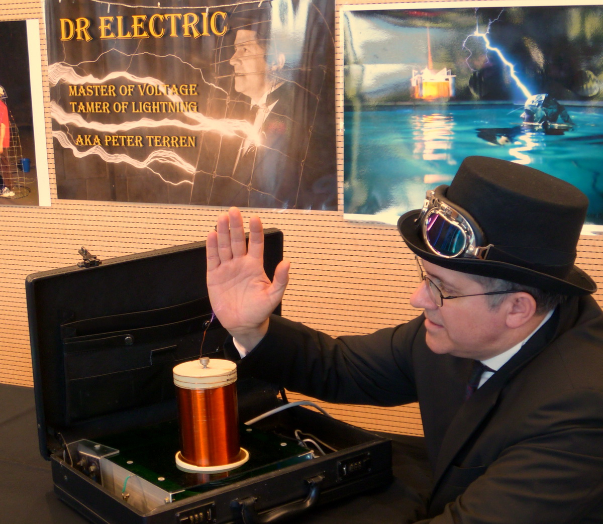 Dr Electric does a display and talk at TEDx 
